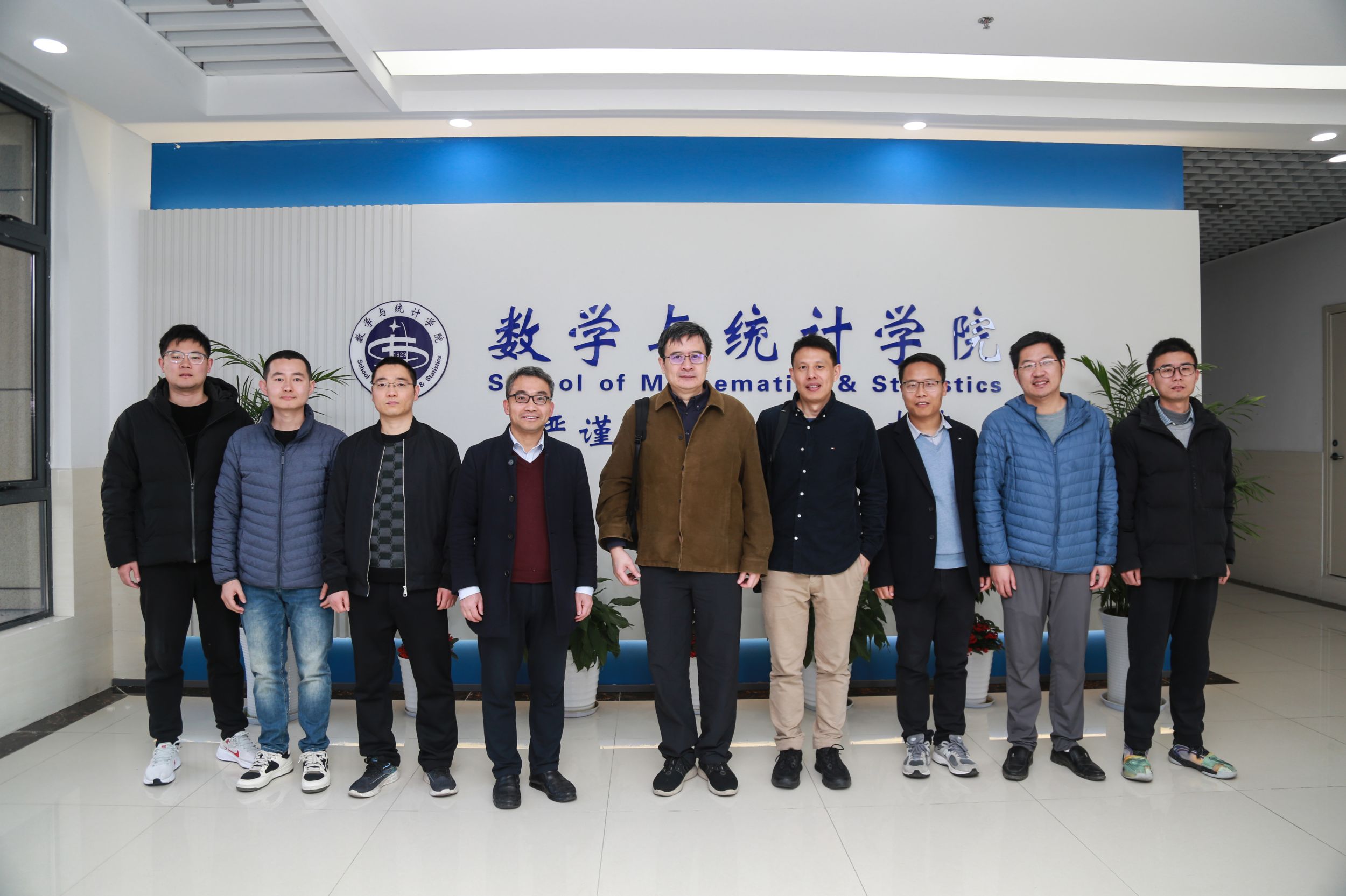 杨彤院士一行莅临学院讲学和指导